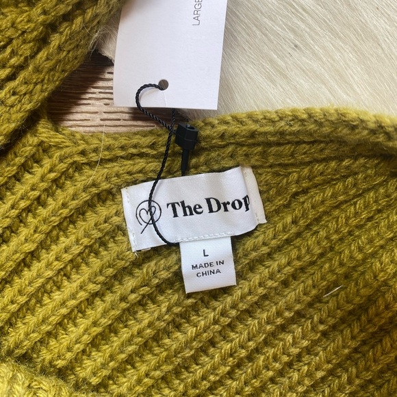 sleeveless knitwear top with a V-neckline - Picture 5 of 6